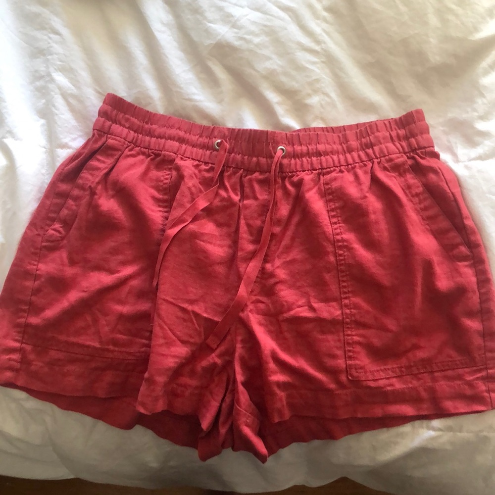 Washed never worn burnt red gap shorts